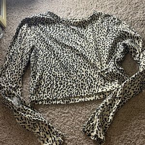 Leopard Print long sleeve crop top